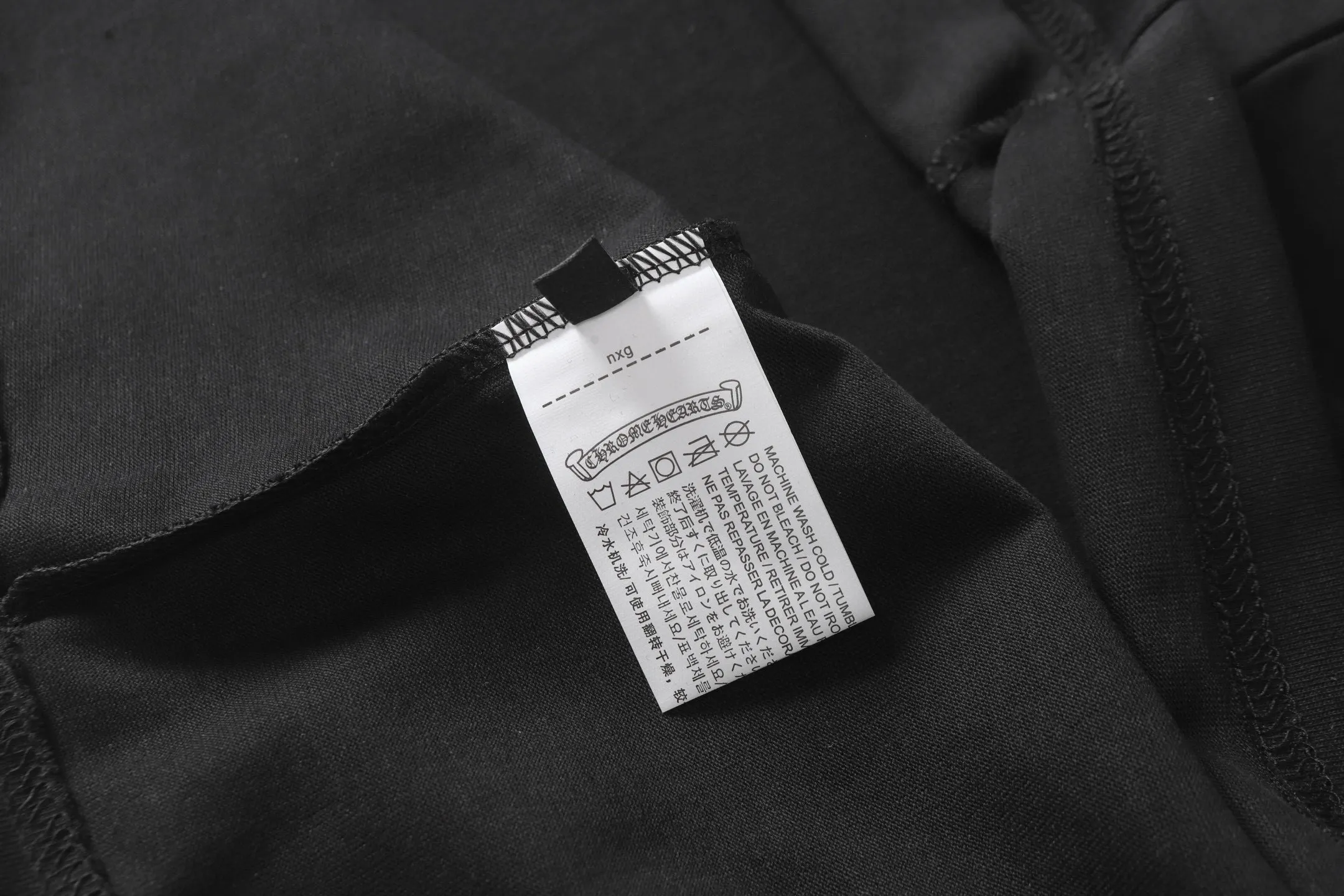 🅿️170 Chrome hearts ch Chrome hearts horseshoe painted foam short-sleeved T-shirt. Large version. Loose and stylish. The difference is the low version, the slim version, the upper body and the hips. 100% commitment: top quality, not fast food. The highest version on the market. Top quality, 280g, 26 custom-dyed double yarn cotton, same style for men and women, complete with three standards. Color: black, white Size: XS-L